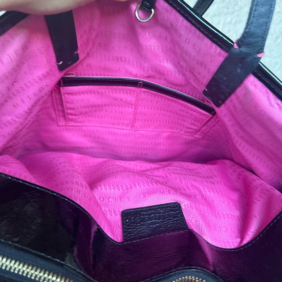 METRO CITY (Korean designer bag) Black Leather Tote Bag - Picture 3 of 13